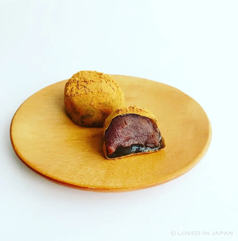 Tsukimochiya Naomasa in Kyoto: Melt-in-the-Mouth Warabi Mochi Filled with Koshi-an