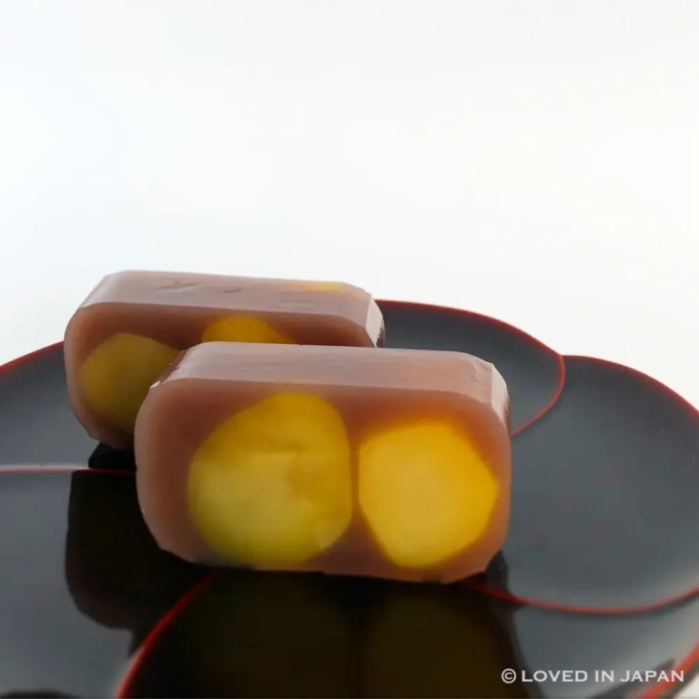 Chestnut Yokan and Chrysanthemum Monaka at Aoyagi Seike in Tokyo