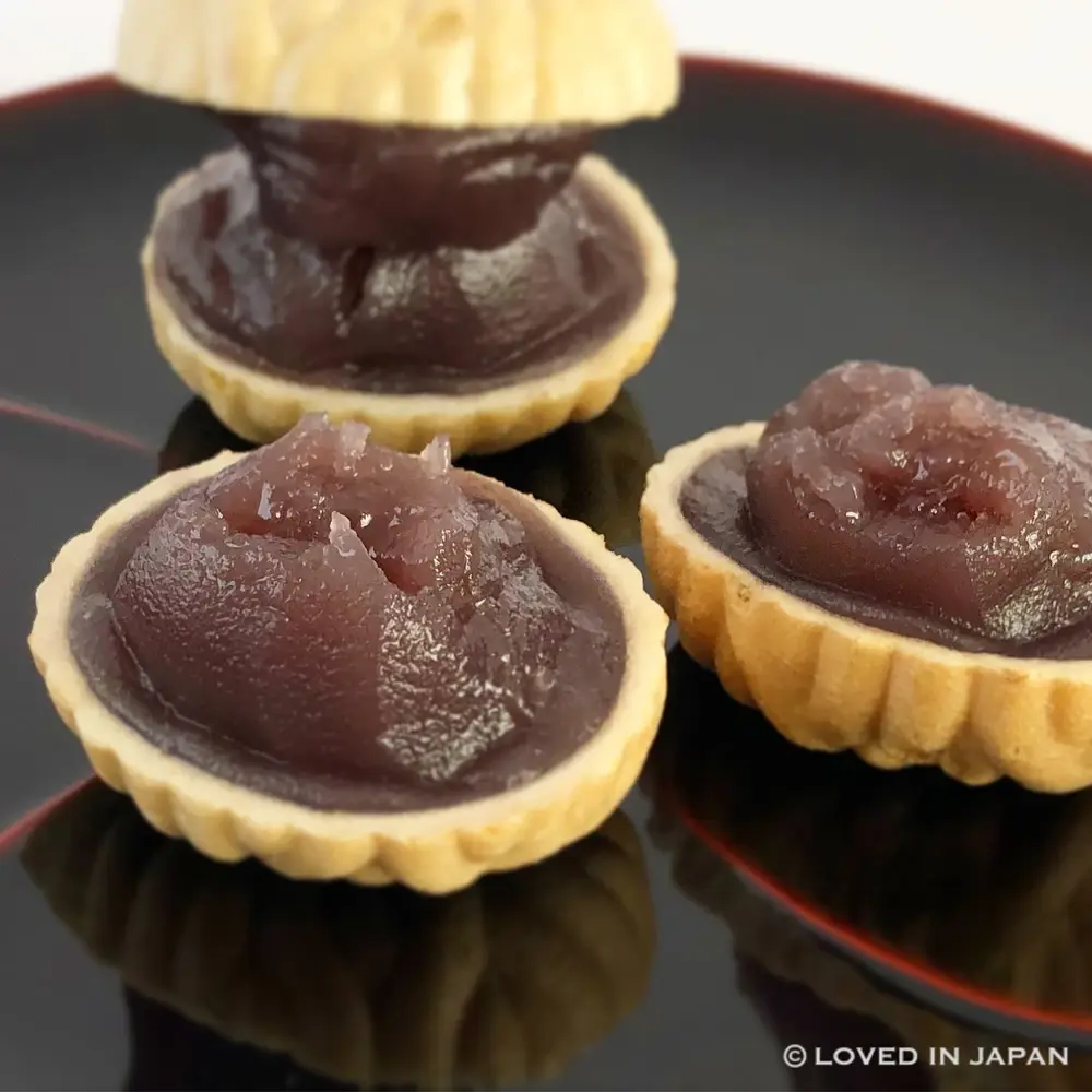 Kiku Monaka separated into two pieces, showing the filling
